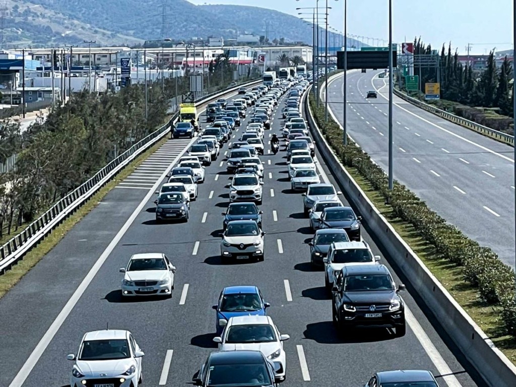 Αυξημένη η κίνηση στον Κηφισό και στο Λιμάνι του Πειραιά – Καθυστερήσεις στην Αττική Οδό
