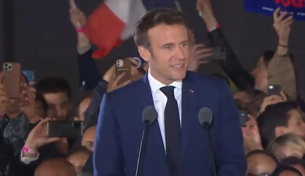 “Ενωτικός” στις πρώτες δηλώσεις του ο Μακρόν μετά την εκλογή του – “Ευχαριστώ φίλοι μου και συμπατριώτες” (vid)