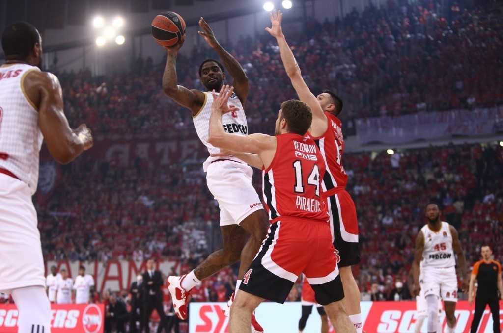 Αποφασισμένος για το Game 3 με τον Ολυμπιακό ο προπονητής της Μονακό – “Πρέπει οπωσδήποτε να κερδίσουμε”