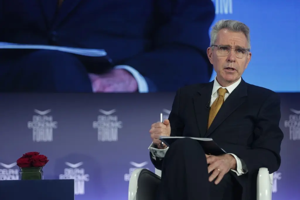 Η χαλαρή βόλτα του πρεσβευτή των ΗΠΑ στο κέντρο των Χανίων (pics)