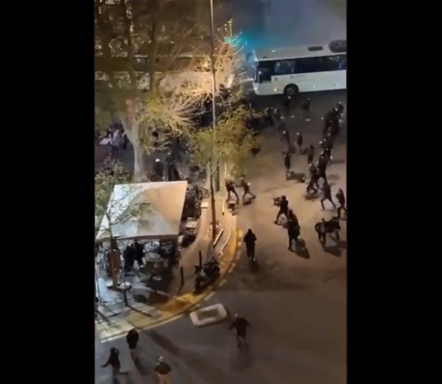 Άγριο ξύλο στους δρόμους της Μασσαλίας με οπαδούς των ΠΑΟΚ, Παρτιζάν, Μαρσέιγ και ΑΕΚ (vids)