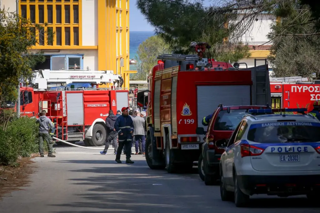 Συναγερμός σε Πυροσβεστική και ΔΕΗ στο Ηράκλειο – Σπίτι “κυκλώθηκε” από πυκνούς καπνούς