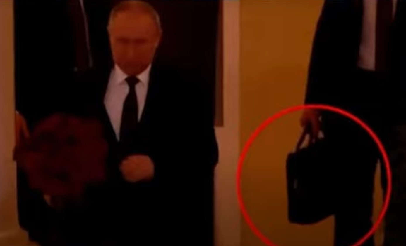 Путин уронил стул у эрдогана