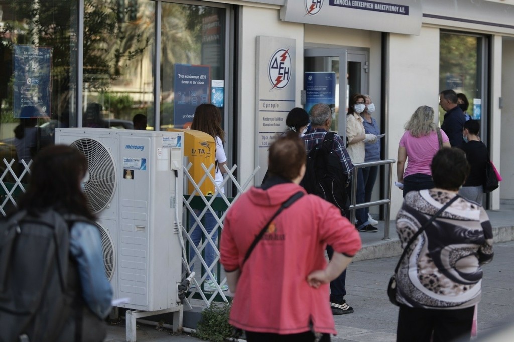 Το “Εθνικό Σχέδιο” για να “ανασάνουν” τα νοικοκυριά – Τρία σενάρια στο τραπέζι για φθηνότερο ρεύμα