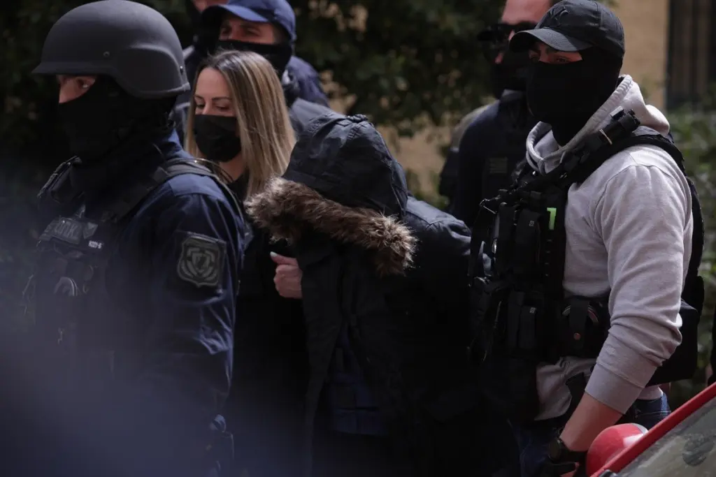 Η Βίκυ Χατζηβασιλείου ξεσπά για τη Ρούλα Πισπιρίγκου – “Μας γλεντάει και μας χειρίζεται όλη μέρα” (vid)