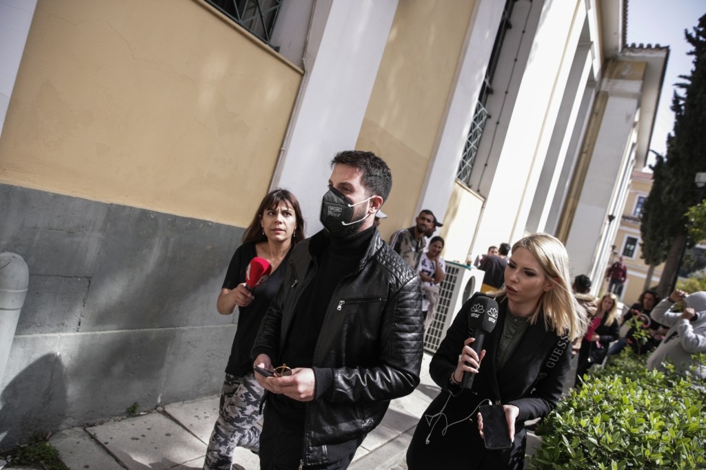Το μήνυμα της Ρούλας στον Μάνο μέσα από τις φυλακές – Παραδέχθηκε πως είχε εξωσυζυγική σχέση