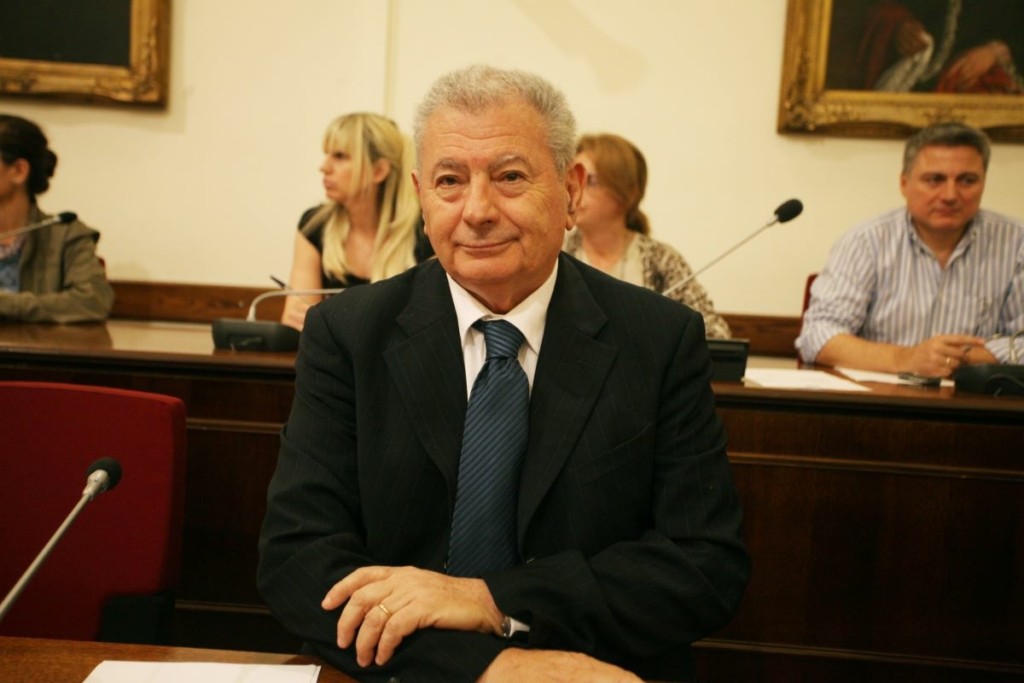 Στη Βουλή η υπόθεση Βαλυράκη – Συγκάλυψη της δολοφονίας με τη βοήθεια εισαγγελέα καταγγέλλουν Παπανδρέου και Κεγκέρογλου