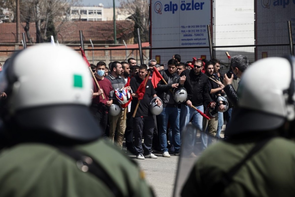 Επεισόδια στο λιμάνι της Θεσσαλονίκης – Χρήση χημικών έκαναν οι αστυνομικοί (pics&vid)