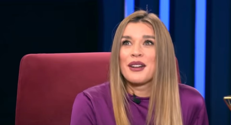 Συγκλόνισε η Έρρικα Πρεζεράκου – “Το χέρι μου βρέθηκε κάτω από δύο μηχανές, θα μπορούσα να έχω σκοτωθεί” (vids)