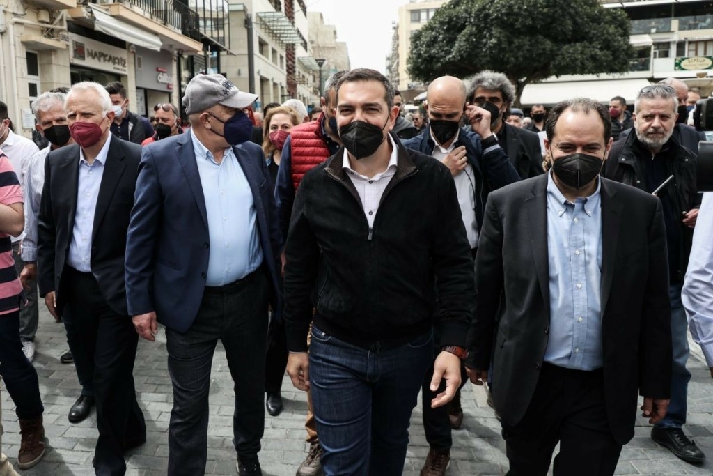 “Καρφιά” Τσίπρα για την ακρίβεια – “Η κοινωνία πληρώνει τα σπασμένα της κυβέρνησης Μητσοτάκη”