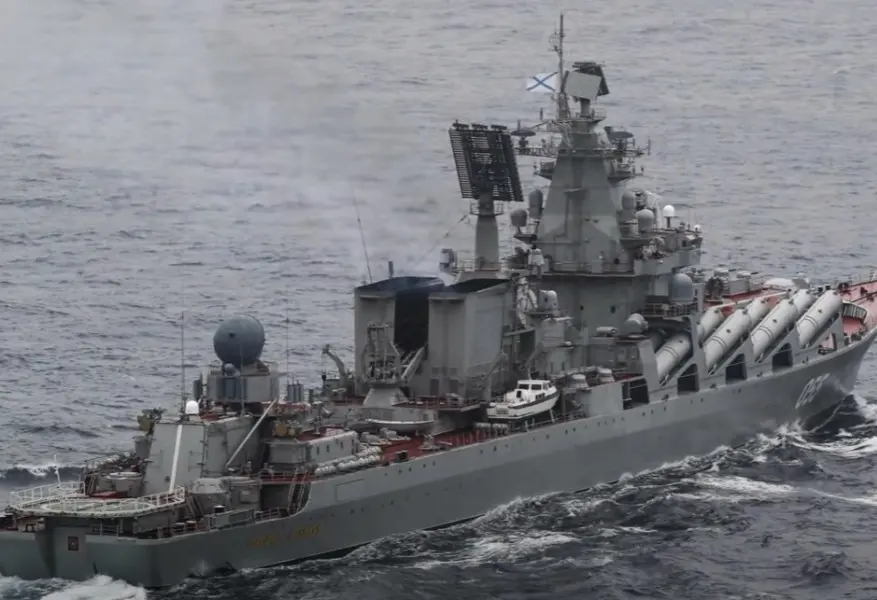 Συγκλονιστικές φωτογραφίες από το φλεγόμενο Moskva λίγο πριν βυθιστεί – “Στημένο” το σκηνικό ή αλήθεια;