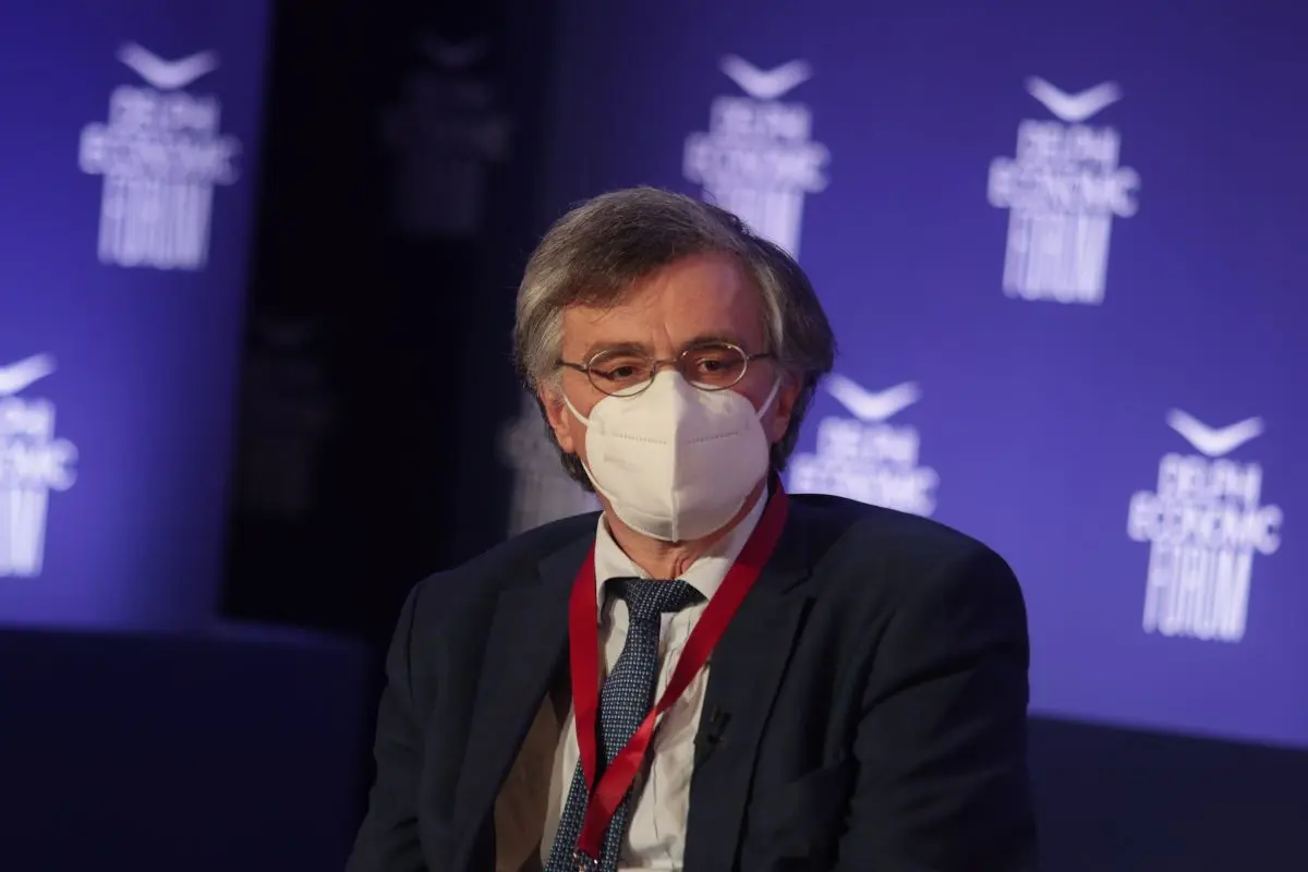 Ανοησία η κατάργηση της μάσκας υποστηρίζει ο Τσιόδρας – Τα νέα εμβόλια κατά του κορονοϊού θα χορηγούνται από τη μύτη