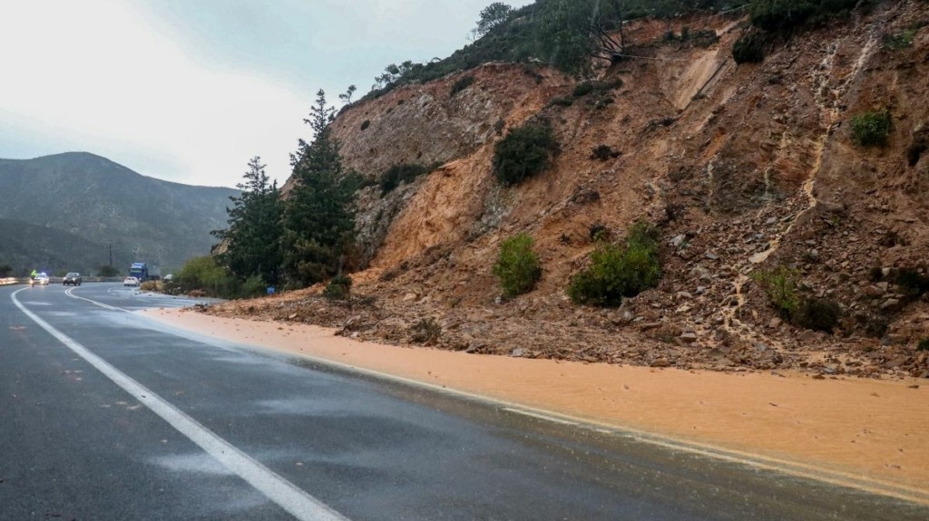 Η απαράδεκτη ενέργεια οδηγού στον ΒΟΑΚ – Μπήκε ανάποδα στο δρόμο σαν να μη συμβαίνει τίποτα (vid)