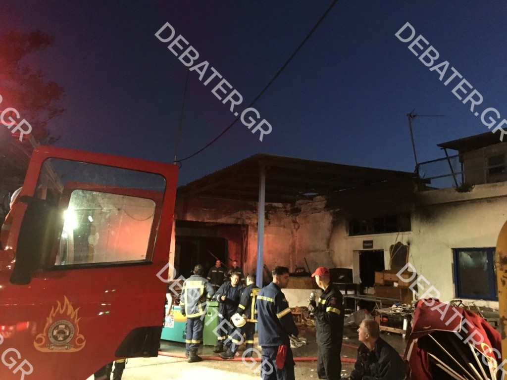 Φωτιά σε εγκαταλελειμμένο κτίριο στο Αιγάλεω (pics&vid)