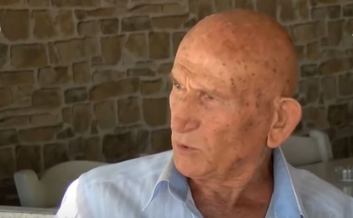 Όταν ο Κώστας Γκουσγκούνης σύστηνε τον “διάδοχο” του στη τηλεόραση (vid)
