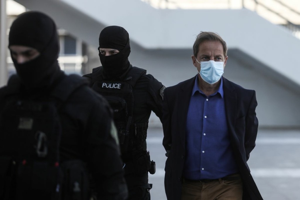 “Θύμα σκευωρίας της Αριστεράς ο Λιγνάδης”  – Βίαιη προσαγωγή του τρίτου φερόμενου θύματος του στο δικαστήριο