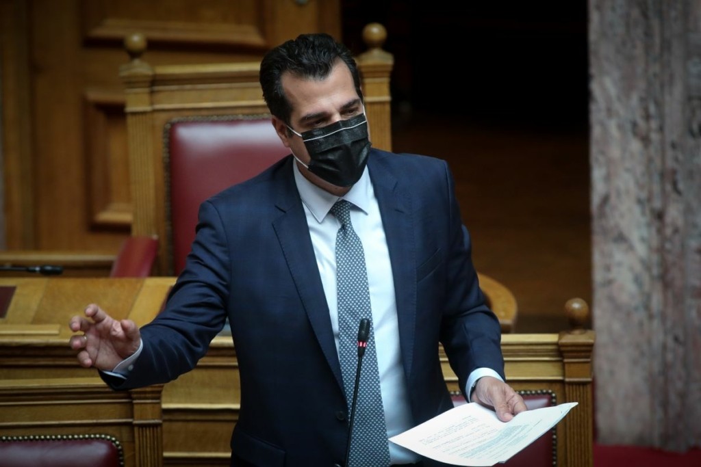 Είναι επίσημο! “Τέλος” η μάσκα στους εσωτερικούς χώρους – Που παραμένει υποχρεωτική
