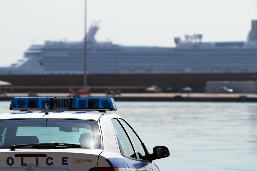 Πάτρα: Έπεσε όχημα στον μώλο του παλιού λιμανιού