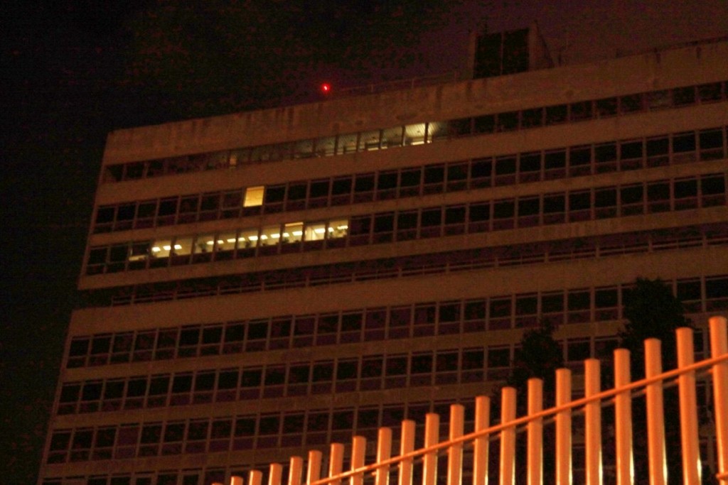 Ένταση στο υπουργείο Προστασίας του Πολίτη – Έπεσε με το αυτοκίνητο του στην είσοδο