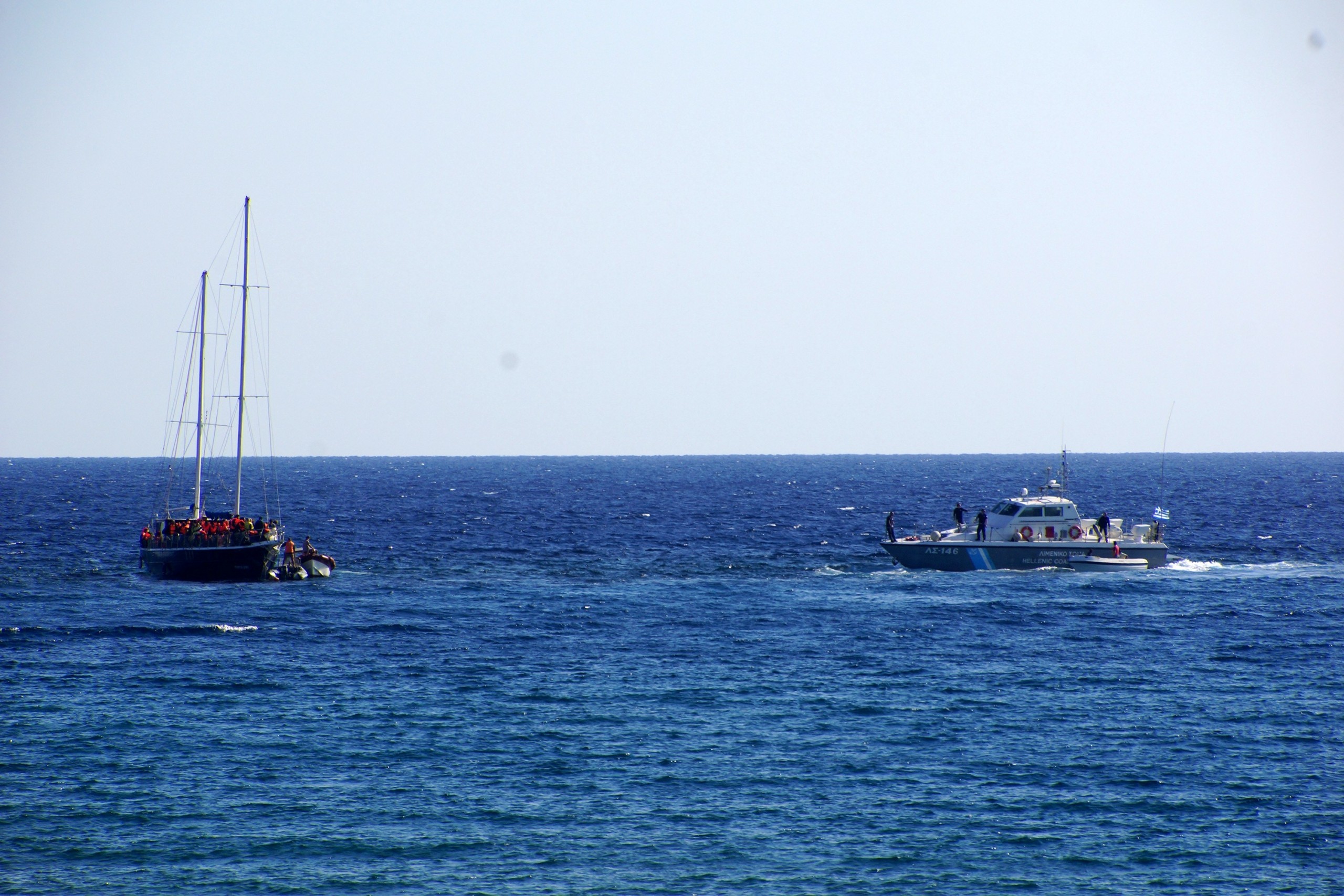 Η Τουρκία κλιμακώνει την ένταση στο Αιγαίο – 5 σκάφη με 450 μετανάστες επιχείρησαν να περάσουν στην Ελλάδα