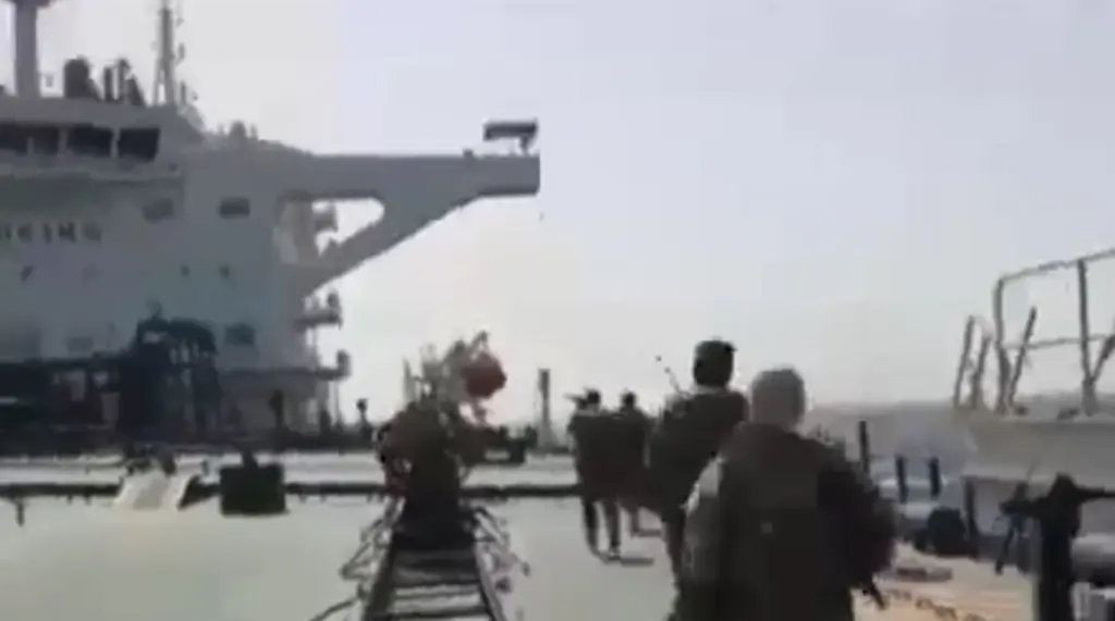 Στην Ελλάδα επιστρέφει ο Έλληνας ναυτικός του ελληνόκτητου δεξαμενόπλοιου Delta Poseidon