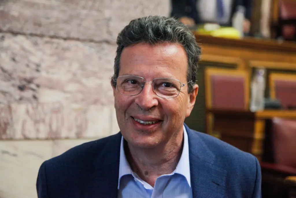 Παραιτήθηκε από το ΕΛΚ ο Κύρτσος – Εντάχθηκε στην πολιτική ομάδα του Μακρόν