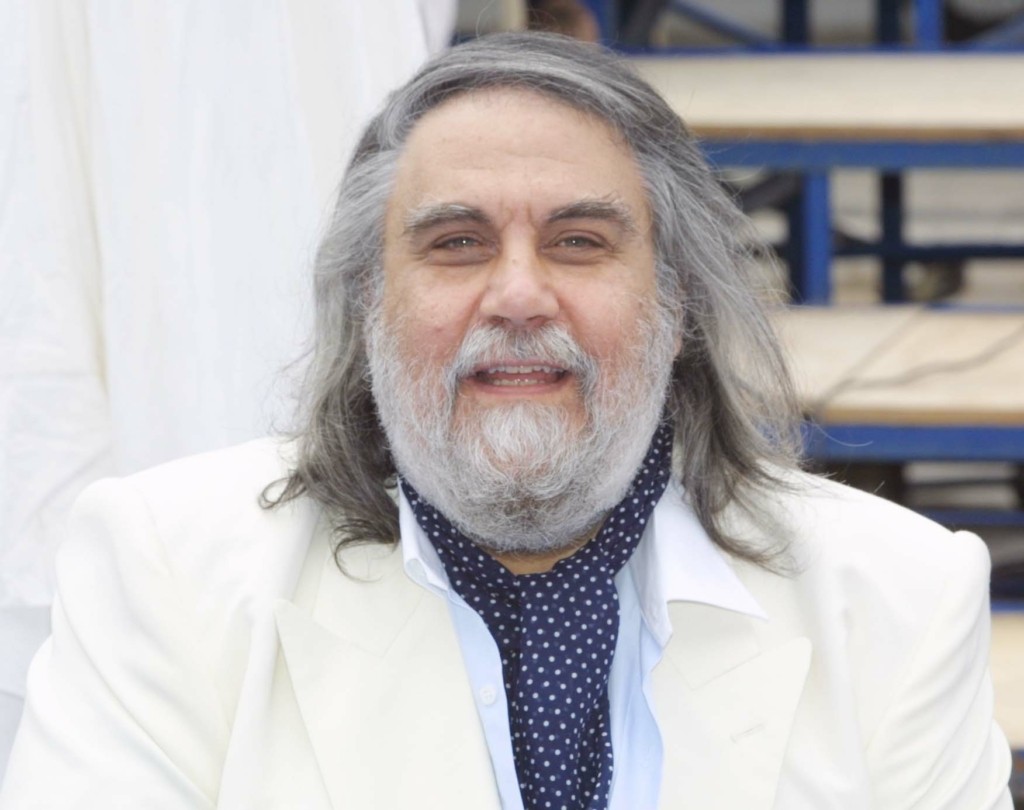 Ο “παγκόσμιος” Βαγγέλης Παπαθανασίου – Υποκλίθηκε ο διεθνής Τύπος στο ταλέντο του