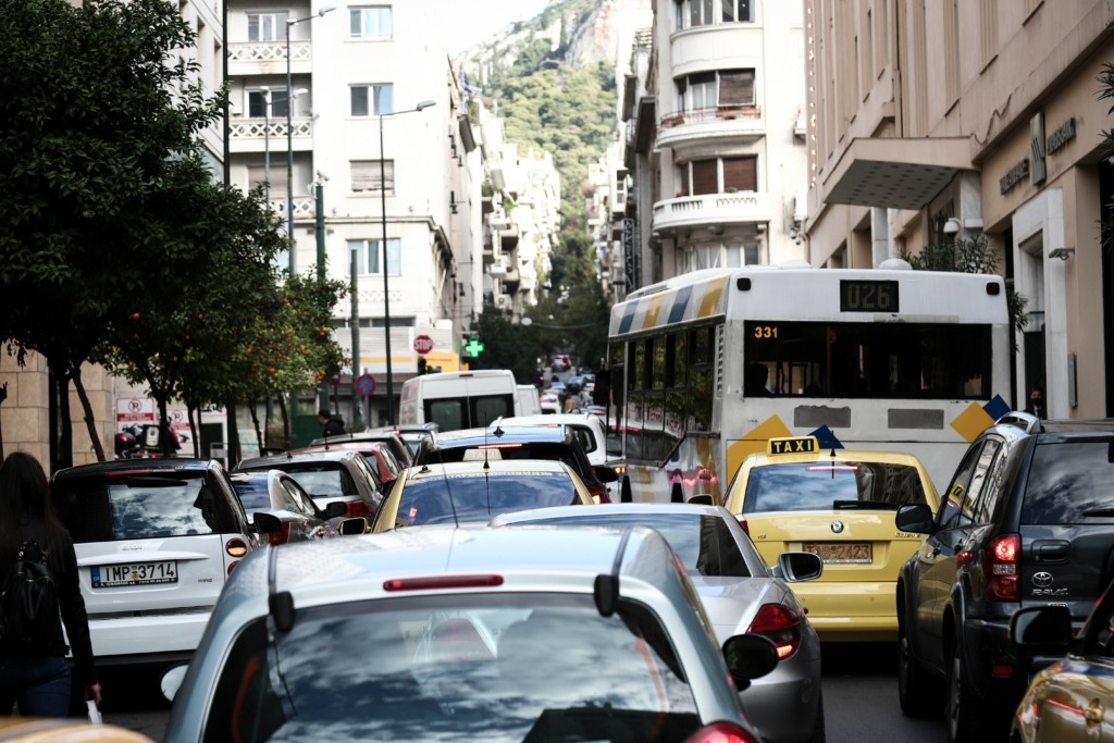 Κίνηση ΤΩΡΑ – “Κόλαση” στους δρόμους της Αθήνας – Απροσπέλαστος ο Κηφισός (pics)