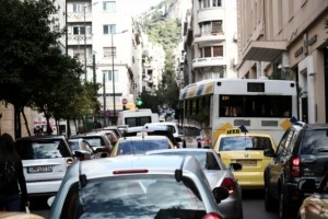 Κίνηση τώρα: Ο κακός χαμός σε Κηφισό, Μεσογείων, Κηφισίας – Πού αλλού υπάρχουν καθυστερήσεις