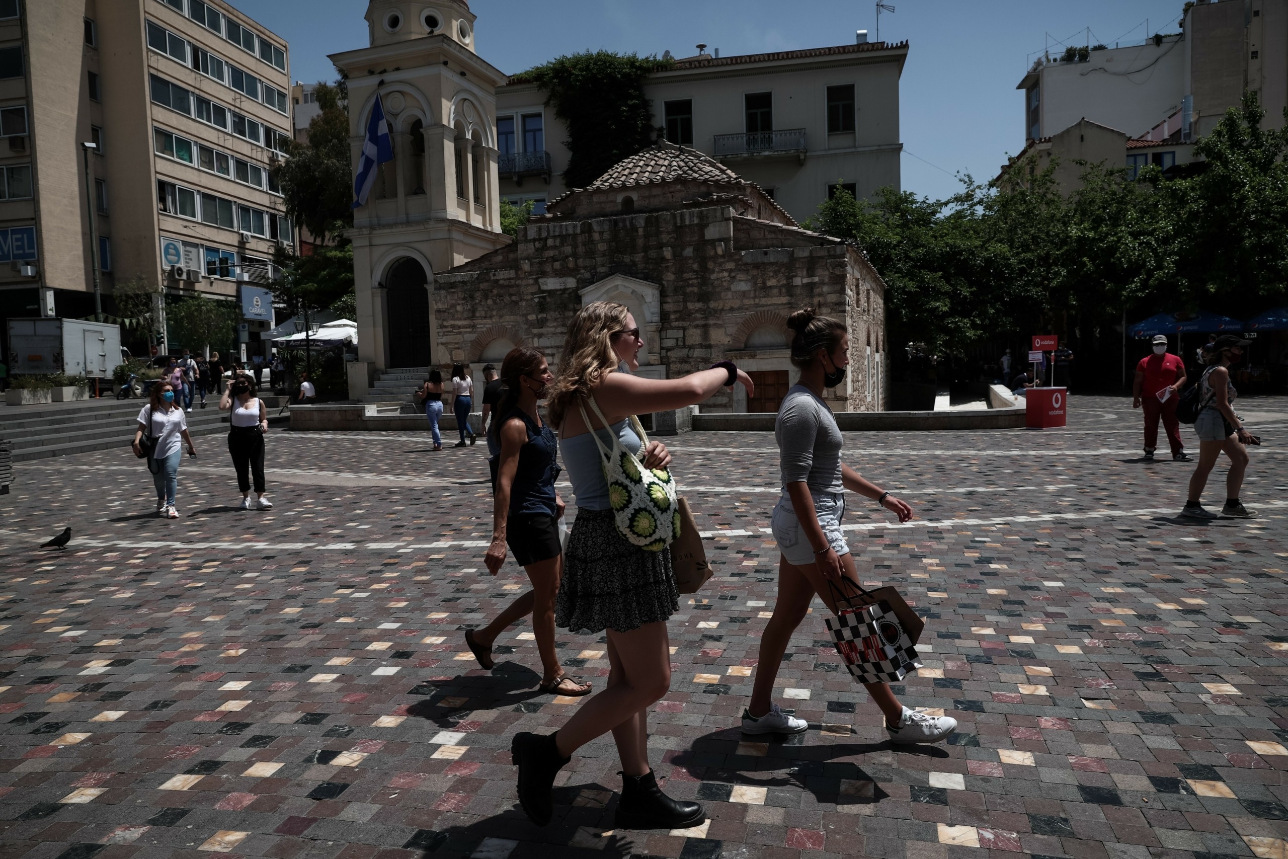 Με δύο “πρόσωπα” ο καιρός την Κυριακή – Πού θα ρίξει βροχή και χαλάζι