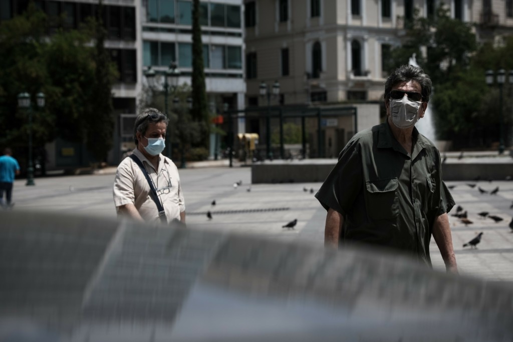 Αποφασίζει την Τετάρτη η Επιτροπή για τις μάσκες – “Παράθυρο” Πλεύρη για νέα μέτρα