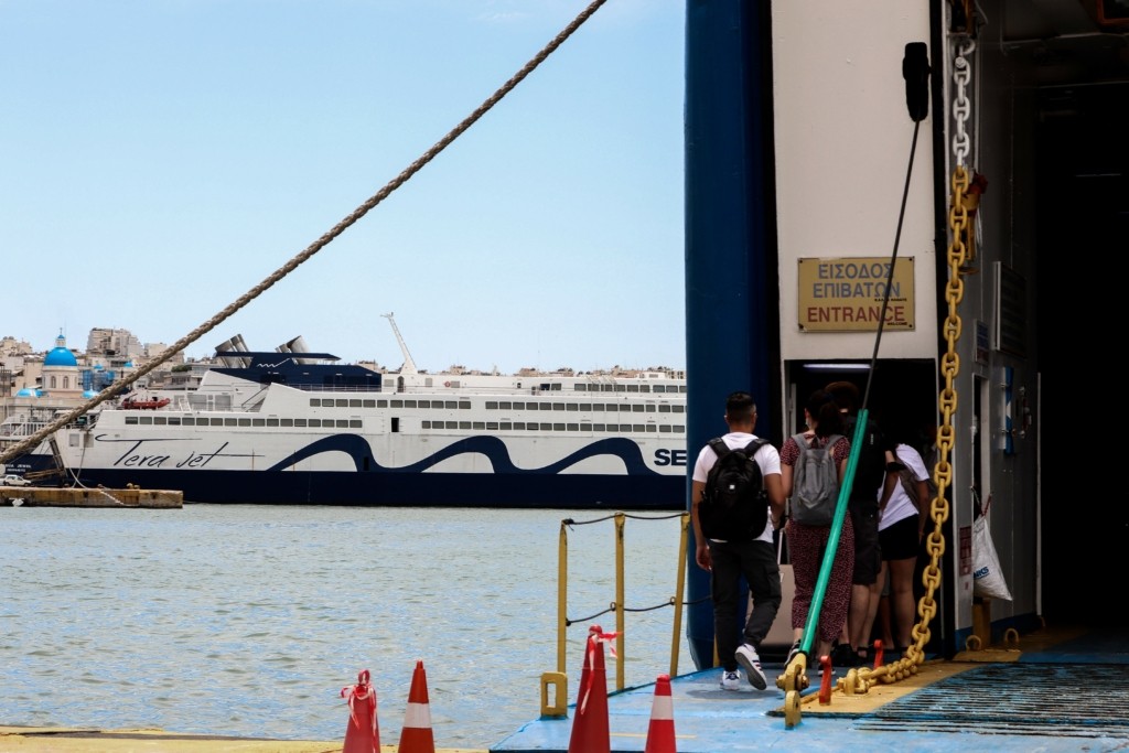 Πώς σώθηκε η 5χρονη στον Πειραιά – “Βοήθησαν το ένστικτό μου και ο Άγιος Νεκτάριος” λέει ο πλοίαρχος