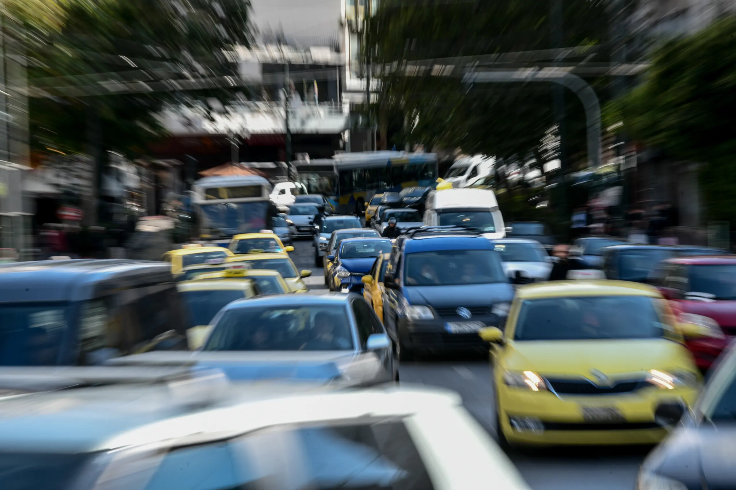 Ο κίνδυνος ολικού blackout φέρνει μια νέα πραγματικότητα – Τηλεργασία και λιγότερο αυτοκίνητο προβλέπει το σχέδιο της Κομισιόν