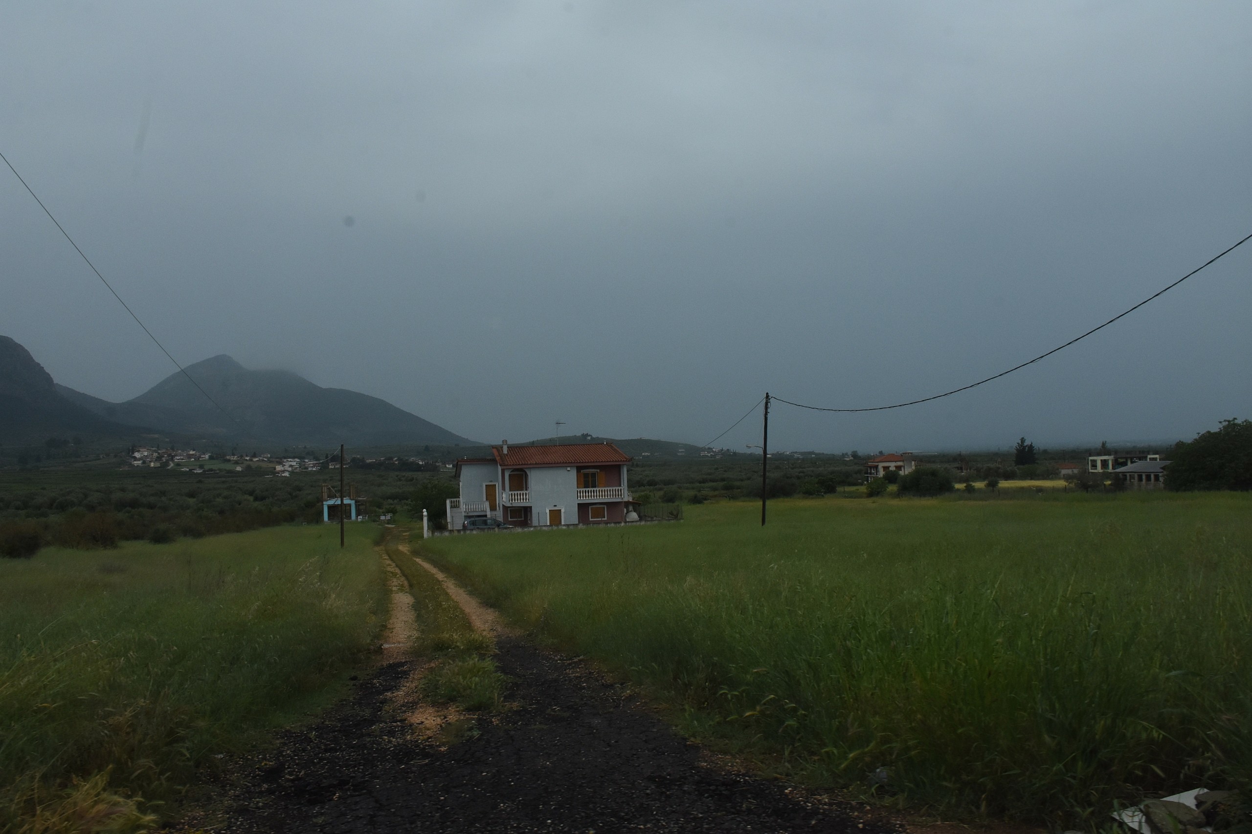 Άστατος ο καιρός την Κυριακή με συννεφιά και τοπικές βροχές