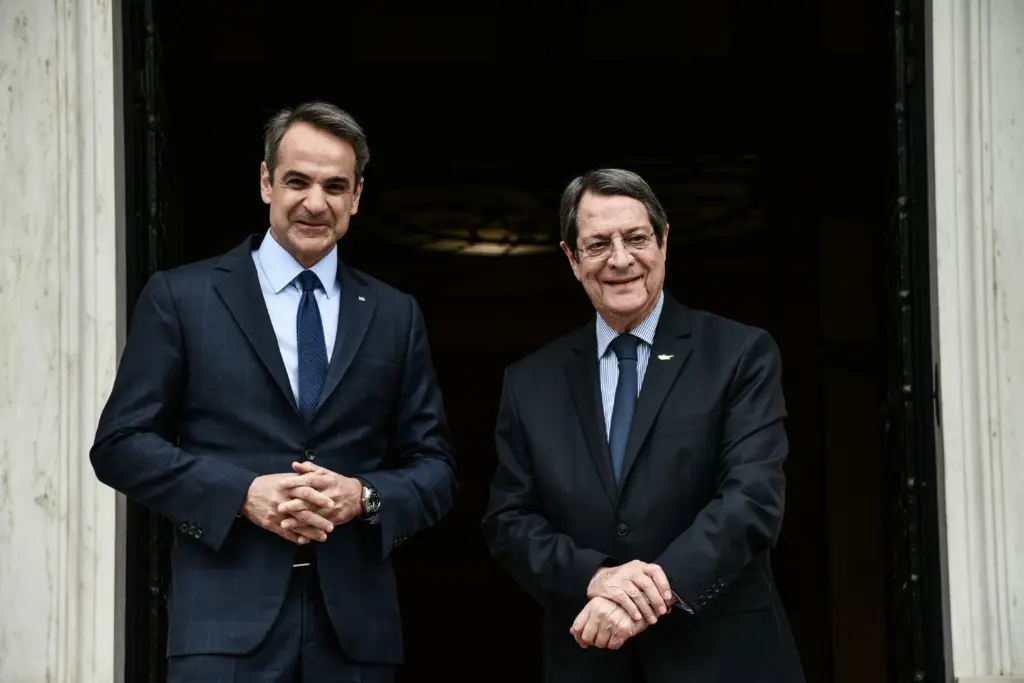 Συνάντηση Μητσοτάκη με Αναστασιάδη – “Ελλάδα και Κύπρος αγωνίζονται για την ειρήνη στην Ανατολική Μεσόγειο”
