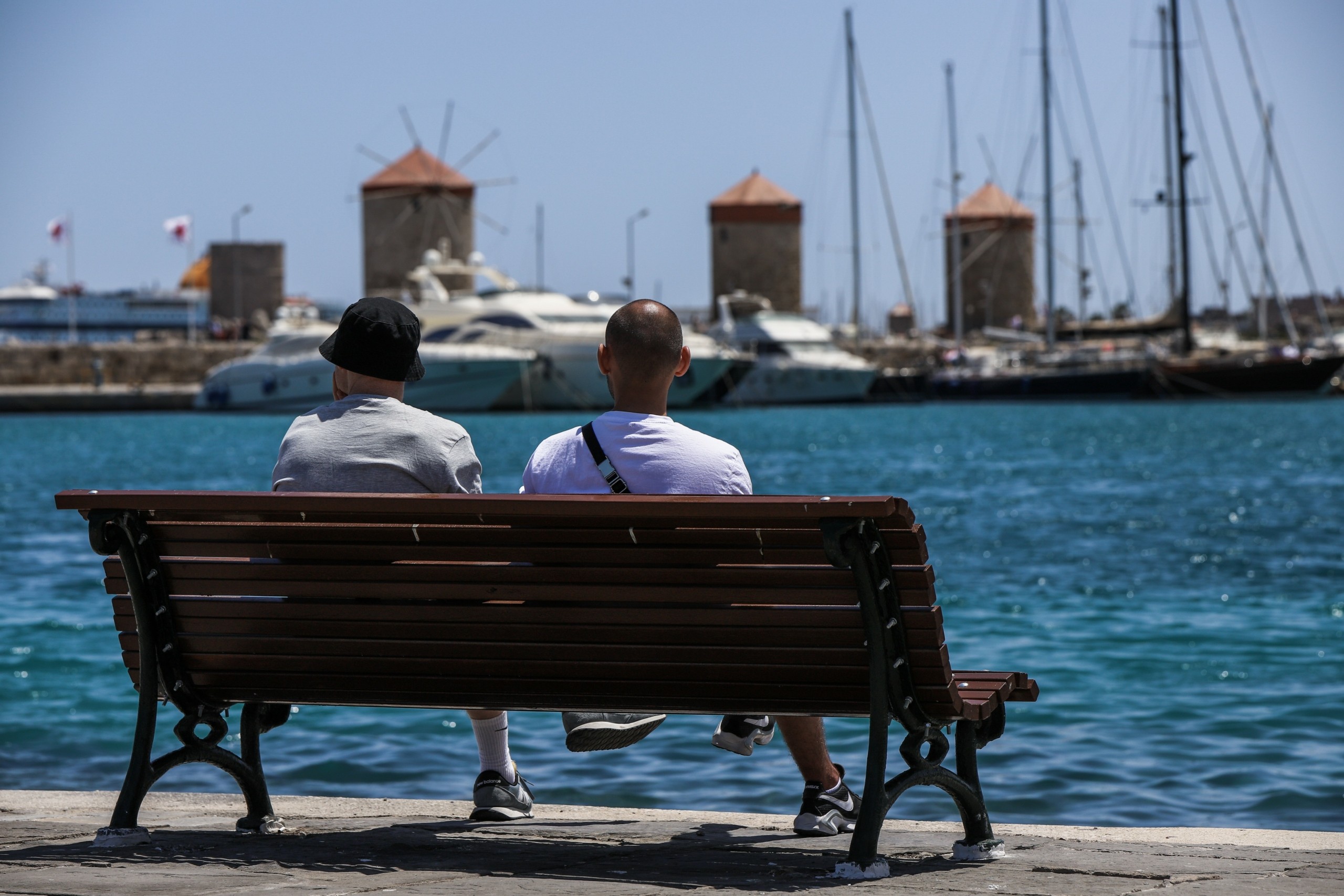 Καλοκαιρία με αραιή συννεφιά την Τρίτη