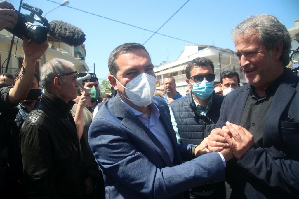 Στην Πολίχνη ο Τσίπρας – “Θα κόψουμε τα κλεφτόδεντρα και τα golden boys” (vids)