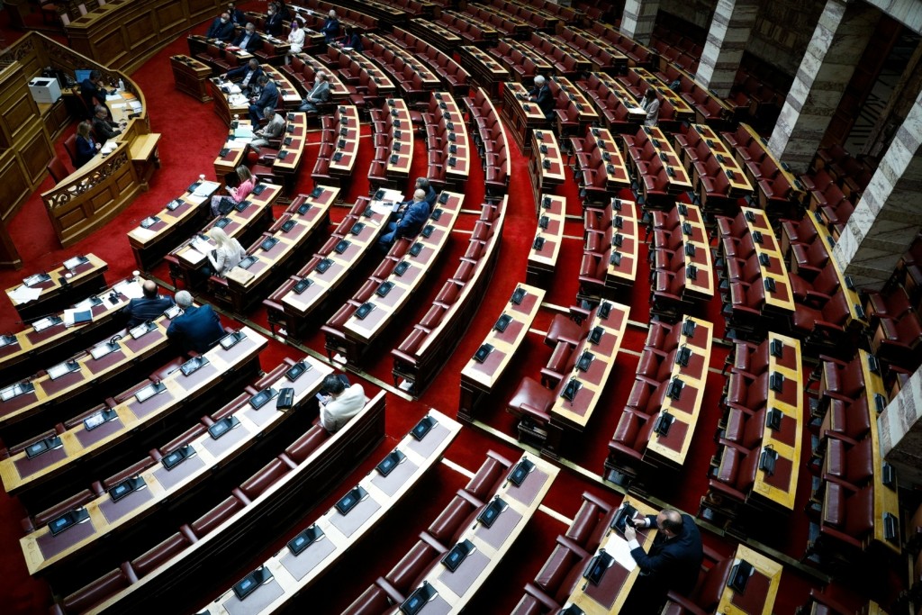 Συζήτηση σε επίπεδο αρχηγών στη Βουλή στις 6 Ιουλίου – Στο επίκεντρο η κοινωνική πολιτική