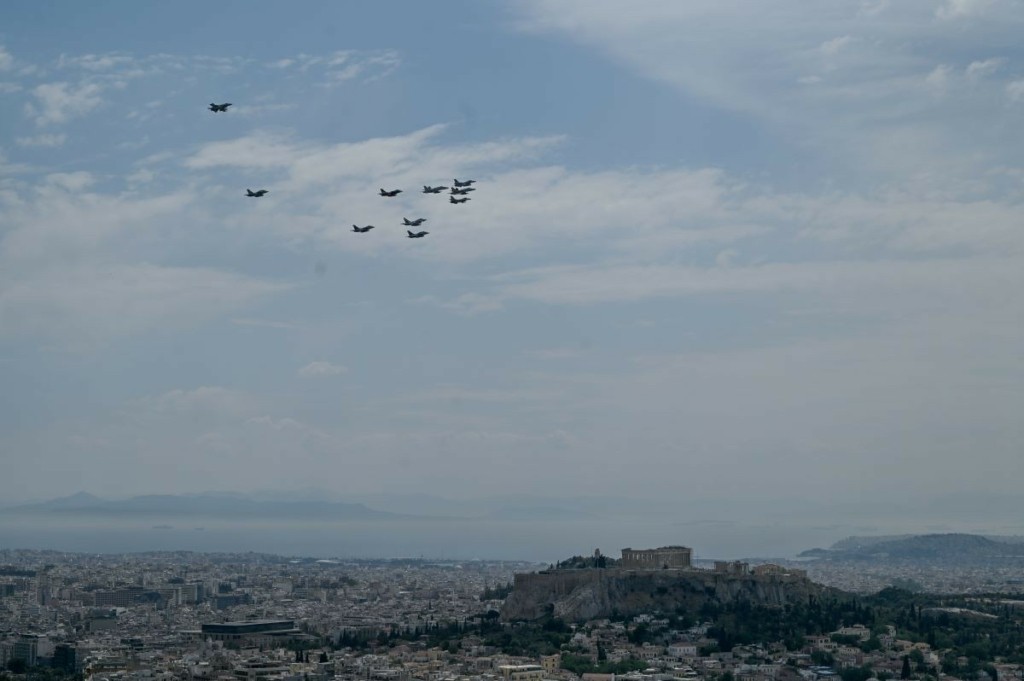 Εντυπωσιακή πτήση αεροσκαφών του ΝΑΤΟ πάνω από την Ακρόπολη για την άσκηση Tiger Meet (pics)