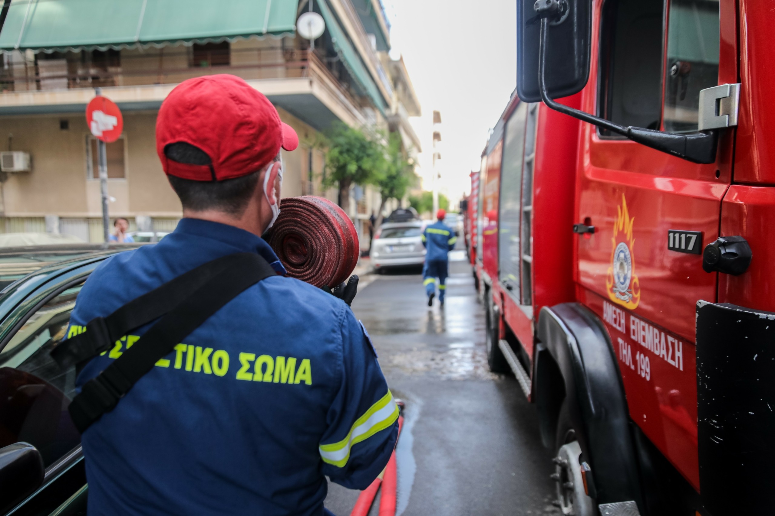 Φωτιά στου Ρέντη κοντά σε γήπεδα ποδοσφαίρου