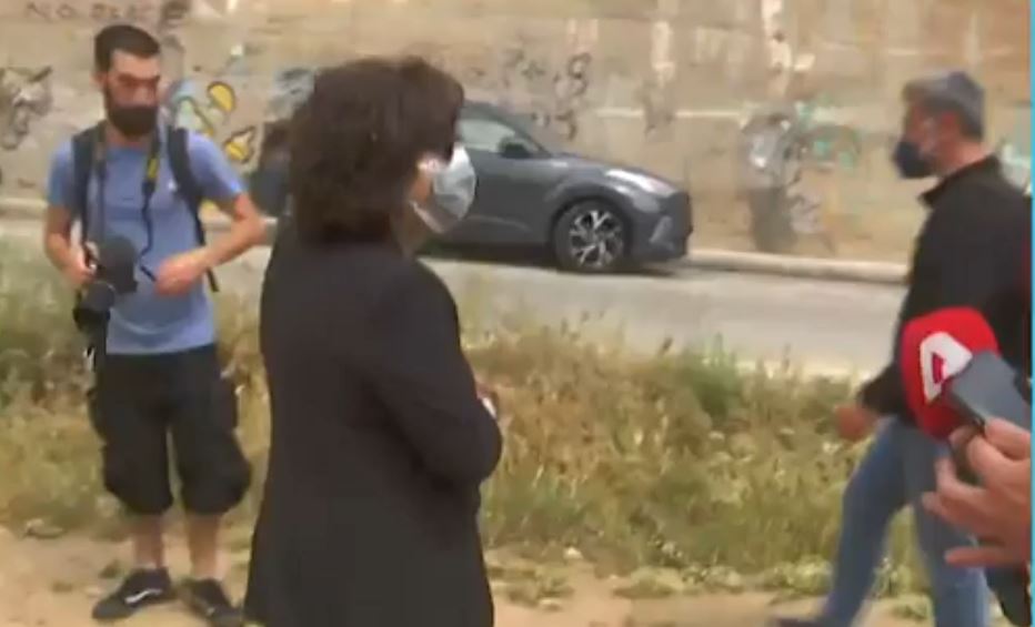 Ένταση με τη Μάγδα Φύσσα στη δίκη του Ζακ Κωστόπουλου – Έξαλλη βγήκε από το δικαστήριο (vid)