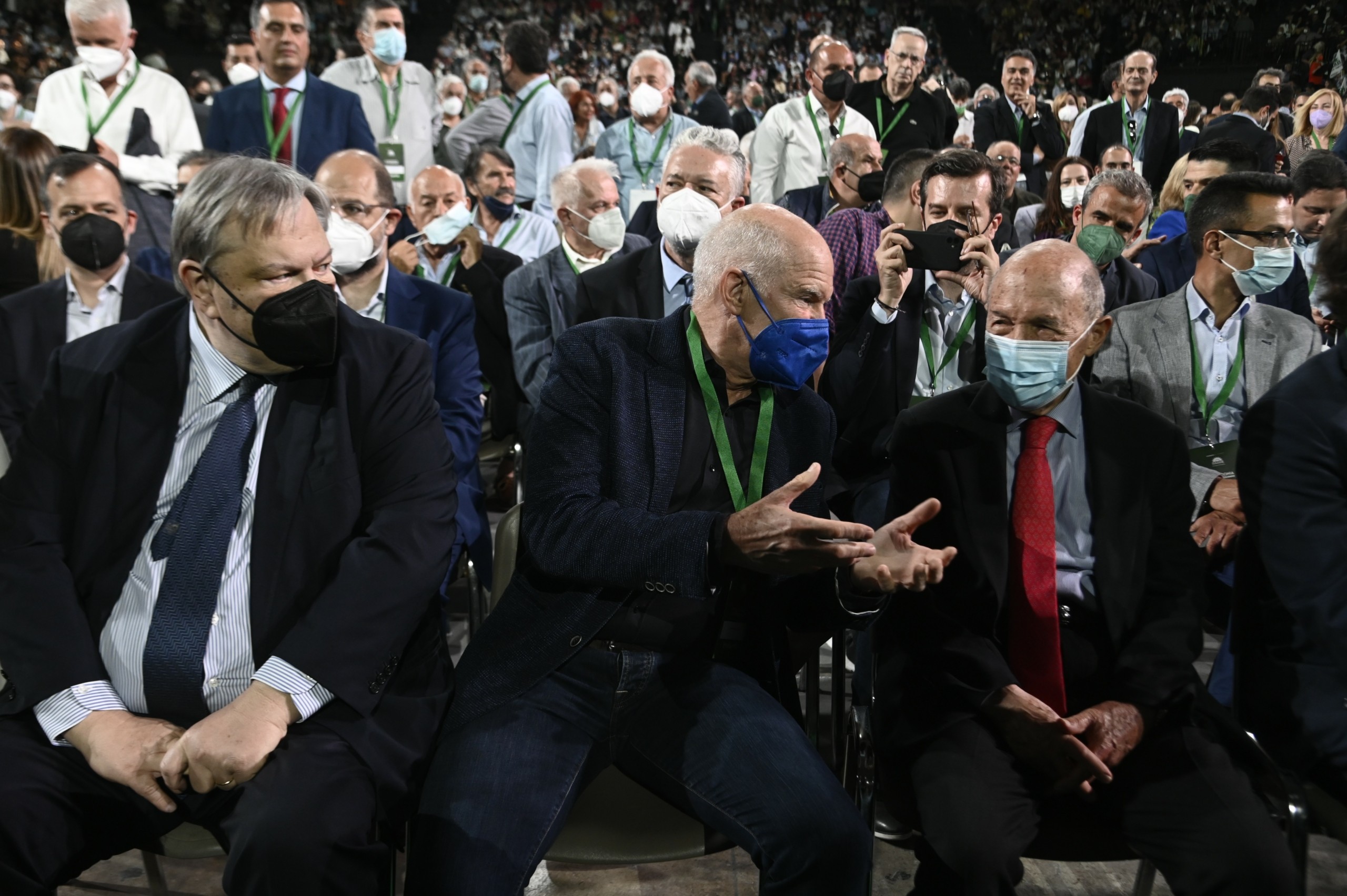 Οι τρεις πρώην πρόεδροι του ΠΑΣΟΚ σε μία αμήχανη πόζα στο συνέδριο (pics)