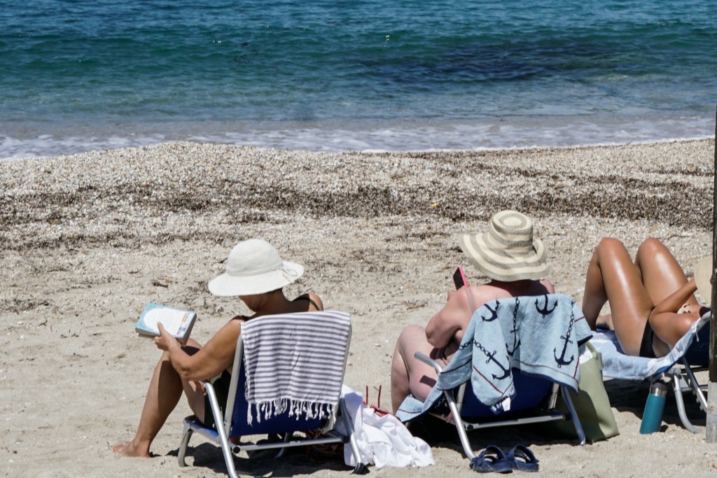 Ανεβαίνει κι άλλο η θερμοκρασία την Πέμπτη  – Δείτε πού θα συμβούν τοπικές βροχές