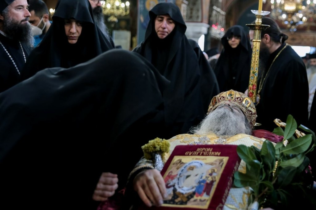 Τελέστηκε η εξόδιος ακολουθία του μακαριστού μητροπολίτη Δράμας – Μεγάλη η συγκίνηση των πιστών