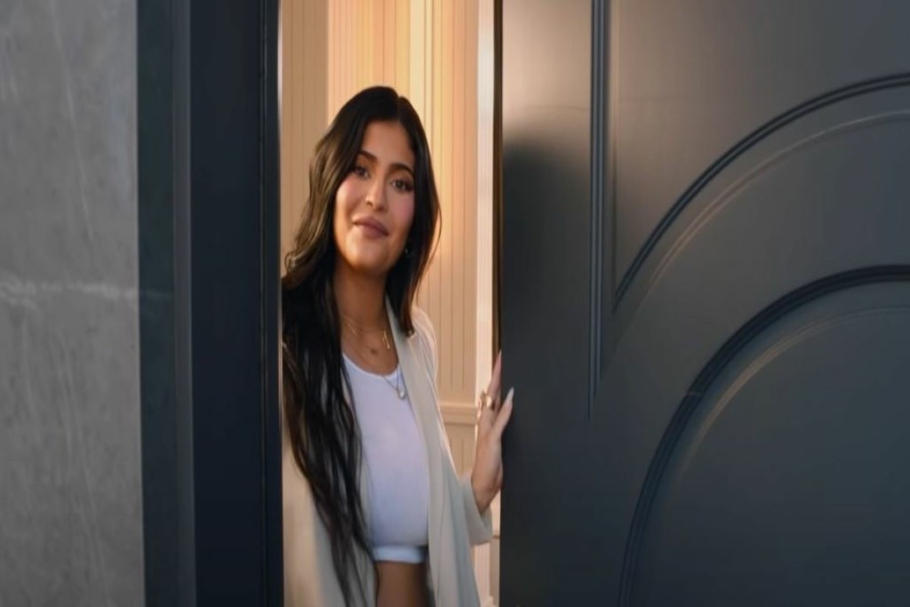Η Kylie Jenner “ξαναχτυπά” στο Instagram με άκρως καλοκαιρινή διάθεση και μικροσκοπικό μπικίνι! (pics)