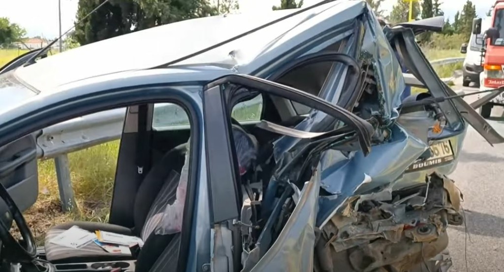 Άμορφη μάζα σιδερικών το όχημα του 59χρονου που δέχτηκε θανατηφόρο χτύπημα στην Εθνική Αθηνών – Θεσσαλονίκης (vid)