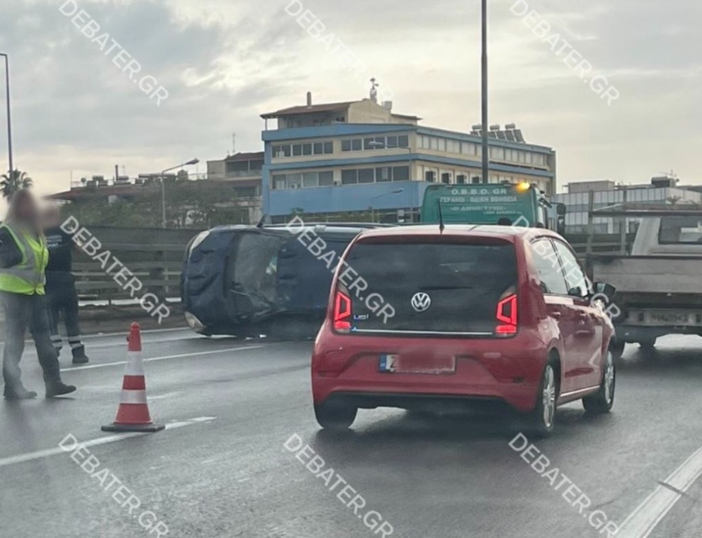 Σοβαρό τροχαίο στον Κηφισό – Όχημα ντελαπάρισε πάνω στα κιγκλιδώματα (pics)