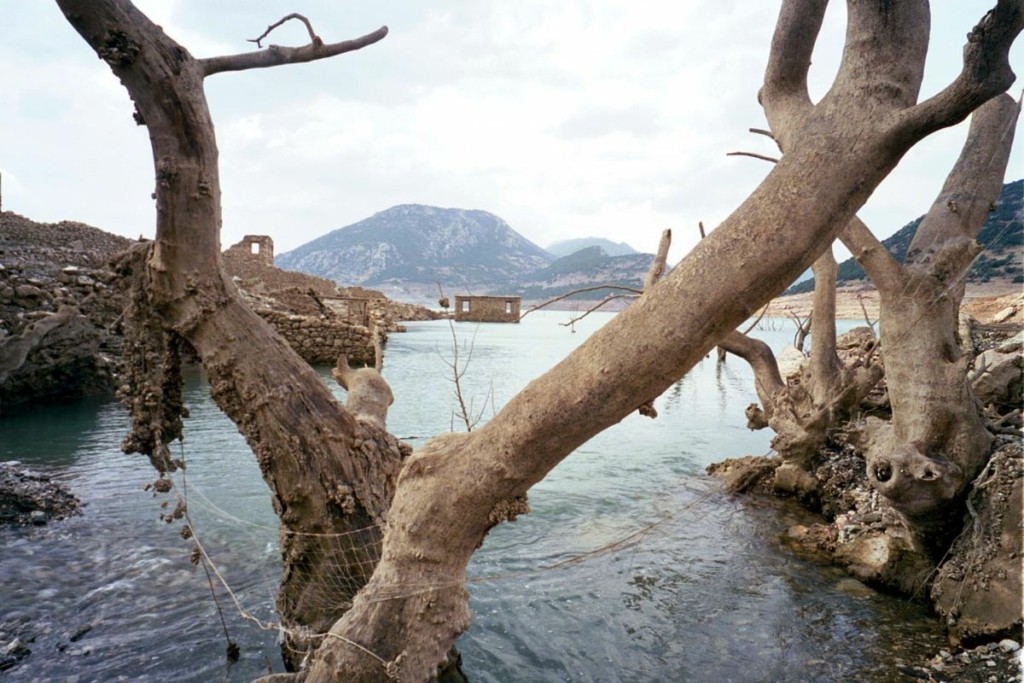 Τραγικό τέλος για το παιδί που παρασύρθηκε από τα νερά του Μόρνου – Εντοπίστηκε νεκρό (pics)