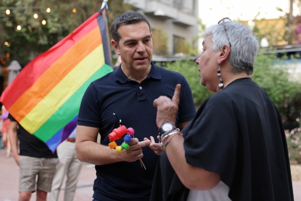 Ισότητα στο γάμο και δικαίωμα τεκνοθεσίας για όλους ήταν οι δεσμεύσεις του Αλέξη Τσίπρα προς τη ΛΟΑΤΚΙ κοινότητα
