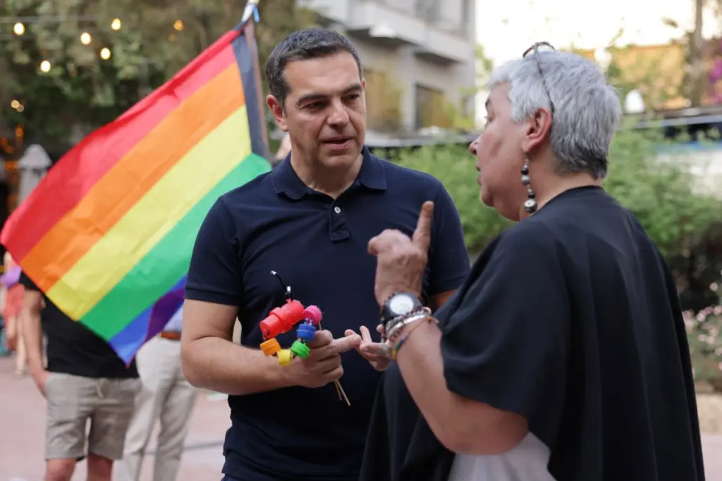 Ισότητα στο γάμο και δικαίωμα τεκνοθεσίας για όλους ήταν οι δεσμεύσεις του Αλέξη Τσίπρα προς τη ΛΟΑΤΚΙ κοινότητα